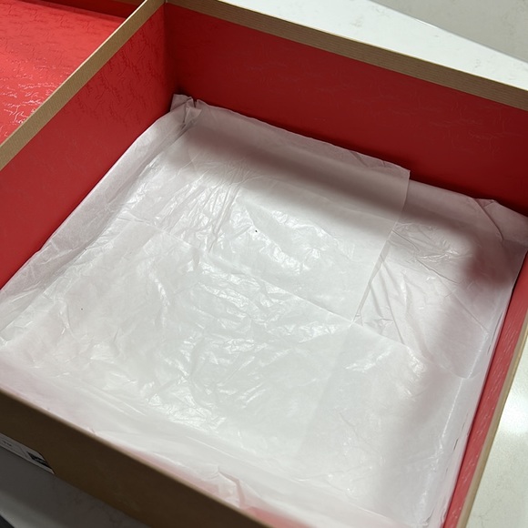 Christian Louboutin box - Picture 4 of 4